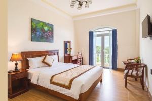 Postel nebo postele na pokoji v ubytování Dieu Thong Hotel
