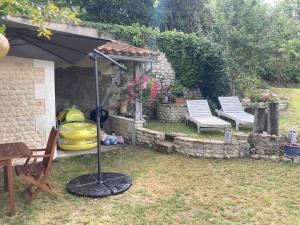 Jardín al aire libre en Stunning rural gem with pool in southwest France