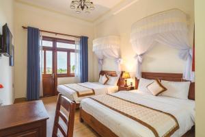 Postel nebo postele na pokoji v ubytování Dieu Thong Hotel