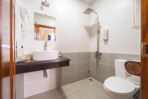 Koupelna v ubytování Dieu Thong Hotel