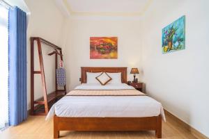 Postel nebo postele na pokoji v ubytování Dieu Thong Hotel