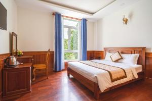 Postel nebo postele na pokoji v ubytování Dieu Thong Hotel