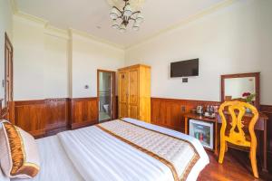 Postel nebo postele na pokoji v ubytování Dieu Thong Hotel