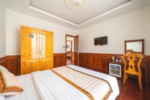 Postel nebo postele na pokoji v ubytování Dieu Thong Hotel