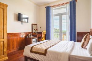 Postel nebo postele na pokoji v ubytování Dieu Thong Hotel