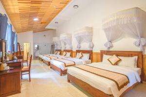 Postel nebo postele na pokoji v ubytování Dieu Thong Hotel