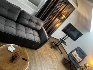 Televiisor ja/või meelelahutuskeskus majutusasutuses Hotel Stiegler Bed & Breakfast