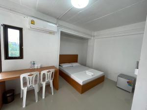 Postel nebo postele na pokoji v ubytování Palace Hostel พาเลส โฮสเทล