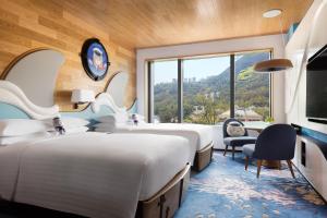 Voodi või voodid majutusasutuse Hong Kong Ocean Park Marriott Hotel toas