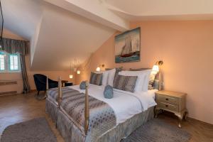 Postel nebo postele na pokoji v ubytování Heritage Hotel Pasike + 124 fotografií