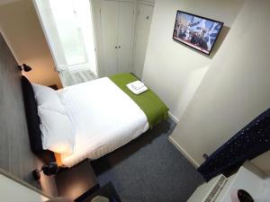 Postel nebo postele na pokoji v ubytování Osney Juniper Studio - Self Contained Studio Flat