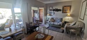 Fotografie z fotogalerie ubytování The Coelacanth Guest House And Beach Thyme Self Catering v destinaci Kiddʼs Beach + 64 fotografií