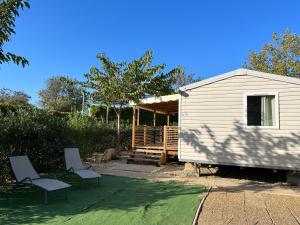 Mobilhome Vias plage dans Camping外面的花园