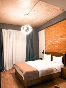 Rúm í herbergi á TM Apart Hotel