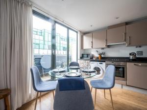 a kitchen with a glass table and chairs in a kitchen at Pass the Keys - Modern and spacious flat Near London Bridge in London