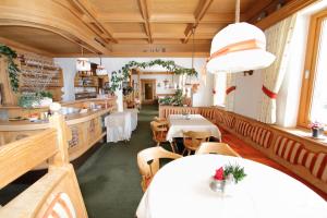Restauracja lub miejsce do jedzenia w obiekcie Pension Mittagskogel
