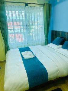 Postel nebo postele na pokoji v ubytování Crystal Apartment