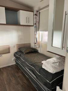 Kuchyňa alebo kuchynka v ubytovaní Mobilhome Vias Plage la Carabasse