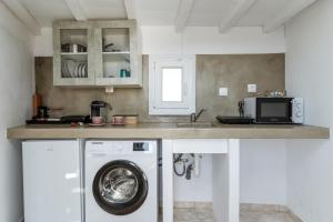 Η κουζίνα ή μικρή κουζίνα στο Kleris Apartment 8 Tinos