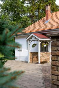 Dégi Festetics-kastély, Park Vendégház 8135 Dég, 11 Hunyadi János utca kép - 2