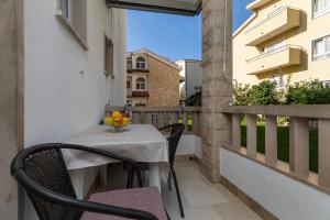 Balkón alebo terasa v ubytovaní Apartments by the sea Duce, Omis - 5973