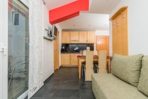 Kuchyň nebo kuchyňský kout v ubytování Apartment in Crikvenica with sea view, balcony, air conditioning, WiFi 3492-9