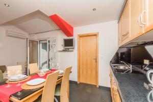 Kuchyň nebo kuchyňský kout v ubytování Apartment in Crikvenica with sea view, balcony, air conditioning, WiFi 3492-9