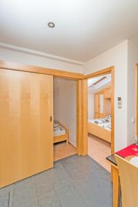 Postel nebo postele na pokoji v ubytování Apartment in Crikvenica with sea view, balcony, air conditioning, WiFi 3492-9
