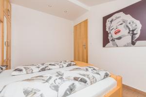 Postel nebo postele na pokoji v ubytování Apartment in Crikvenica with sea view, balcony, air conditioning, WiFi 3492-9