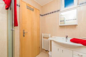 Koupelna v ubytování Apartment in Crikvenica with sea view, balcony, air conditioning, WiFi 3492-9