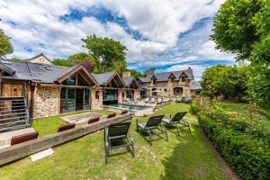 an exterior view of a house with a yard with chairs at Le Champ d'Avoine - Saint-Malo - St Servan in Saint Malo