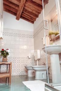 a bathroom with a sink and a toilet at Nuvola - Villa Cenami - grande PISCINA con vista in Massarosa