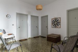 Posezení v ubytování Kleris Studio 2 Tinos + 18 fotografií