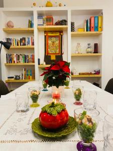 a table with a tomato on top of it at Villa di Carlone in Moscufo