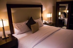 Letto o letti in una camera di S & S Hotel & Suites