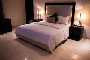 Letto o letti in una camera di S & S Hotel & Suites