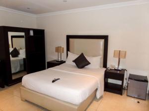 Letto o letti in una camera di S & S Hotel & Suites