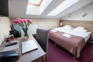 Posteľ alebo postele v izbe v ubytovaní Hotel Maximum + 37 fotografií