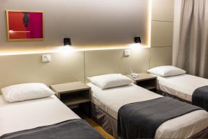 Hotel São Mateus tesisinde bir odada yatak veya yataklar