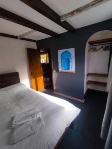 a bedroom with a white bed and a window at Apartments Taull in Taüll