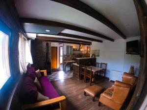 a living room with a purple couch and a kitchen at Apartments Taull in Taüll