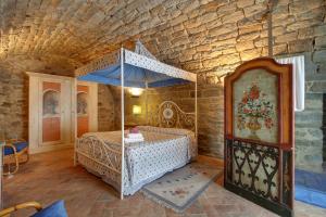 Postel nebo postele na pokoji v ubytování Villa Chiara - Homelike Villas + 15 fotografií