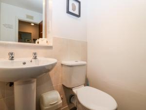Ένα μπάνιο στο The Kate Kennedy Apartment +9 φωτογραφίες