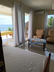 a living room with a view of the ocean at Suite parentale Villa au bord de la mer chez Saloua in Bouéni