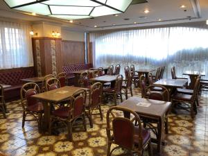 a dining room filled with tables and chairs at ホテル28広島 in Hijiyamachō