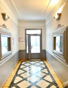 a hallway with a door and a tiled floor at Congrès Résidence in Nice