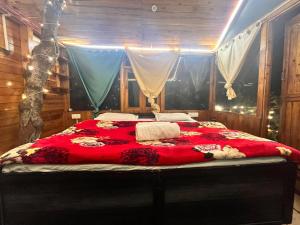 Lova arba lovos apgyvendinimo įstaigoje Nebula Nook TreeHouse