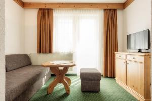 TV a/nebo společenská místnost v ubytování Hotel Regina