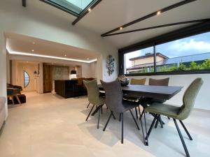 a dining room with a table and chairs at Villa Miramar Near Disneyland Paris in Annet-sur-Marne