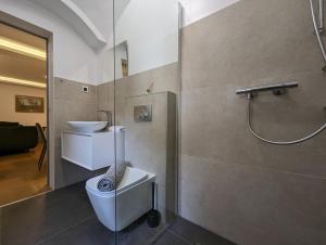 Zdjęcie z galerii obiektu Spacious 1BR-2BA Old-Town Condo w Zagrzebiu +25 zdjęć